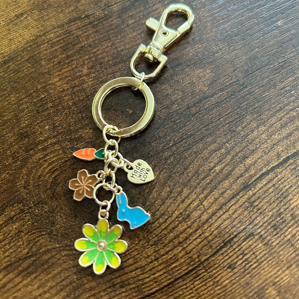 Floral Charm Keychain with‎ Heart Accent